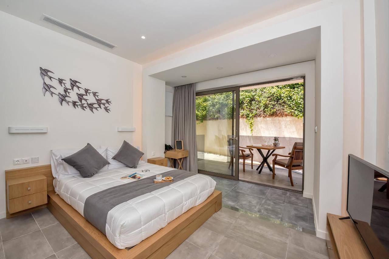 Lilium Luxury Suites Agia Marina 외부 사진